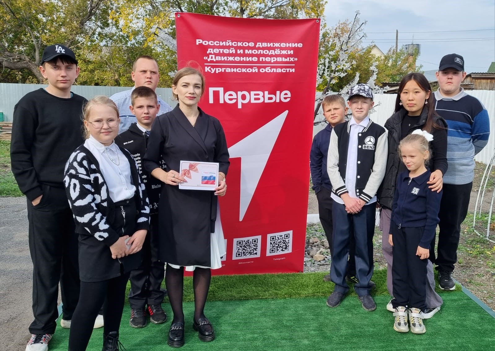 «ПЕРВЫЕ» Степновской ООШ едут домой, везут заслуженное ПРИЗОВОЕ место! В подарок школа получила СТЕНД ДВИЖЕНИЯ ПЕРВЫХ!!!.