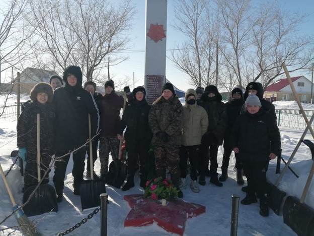 Волонтеры школы и отряд юнармейцев приняли участие в Акции «Обелиск».