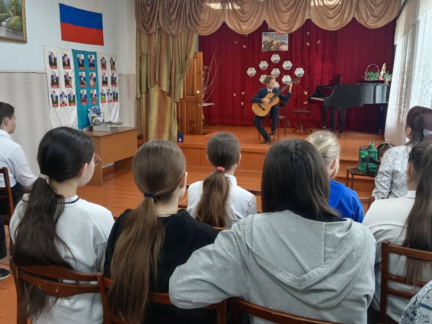 Посетили Макушинскую школу искусств. Побывали на концерте. Ознакомились с инструментами и творческими профессиями.